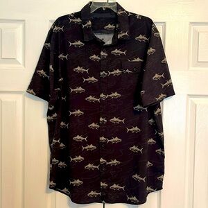 Men’s XL Salty Crew lightweight vented shirt